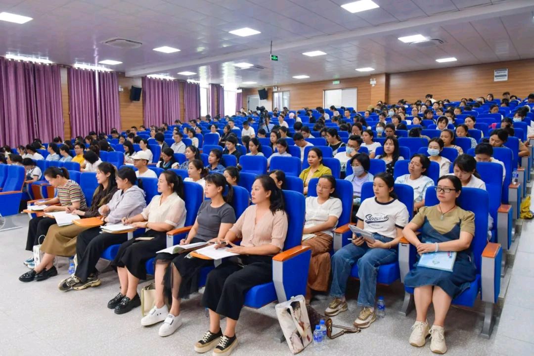 【允美教育集团】聚焦快乐读书吧 探讨整本书阅读策略——2024年西双版纳州允景洪小学语文节活动（图12）