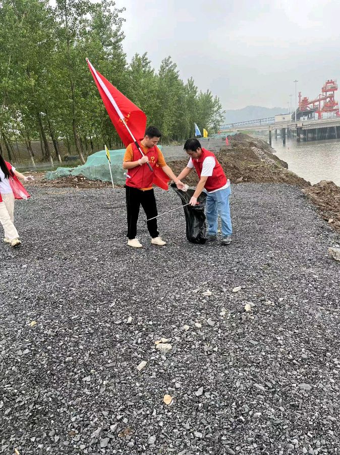 湖北民本集团红马甲保护长江生态环璄持续闪光（图3）
