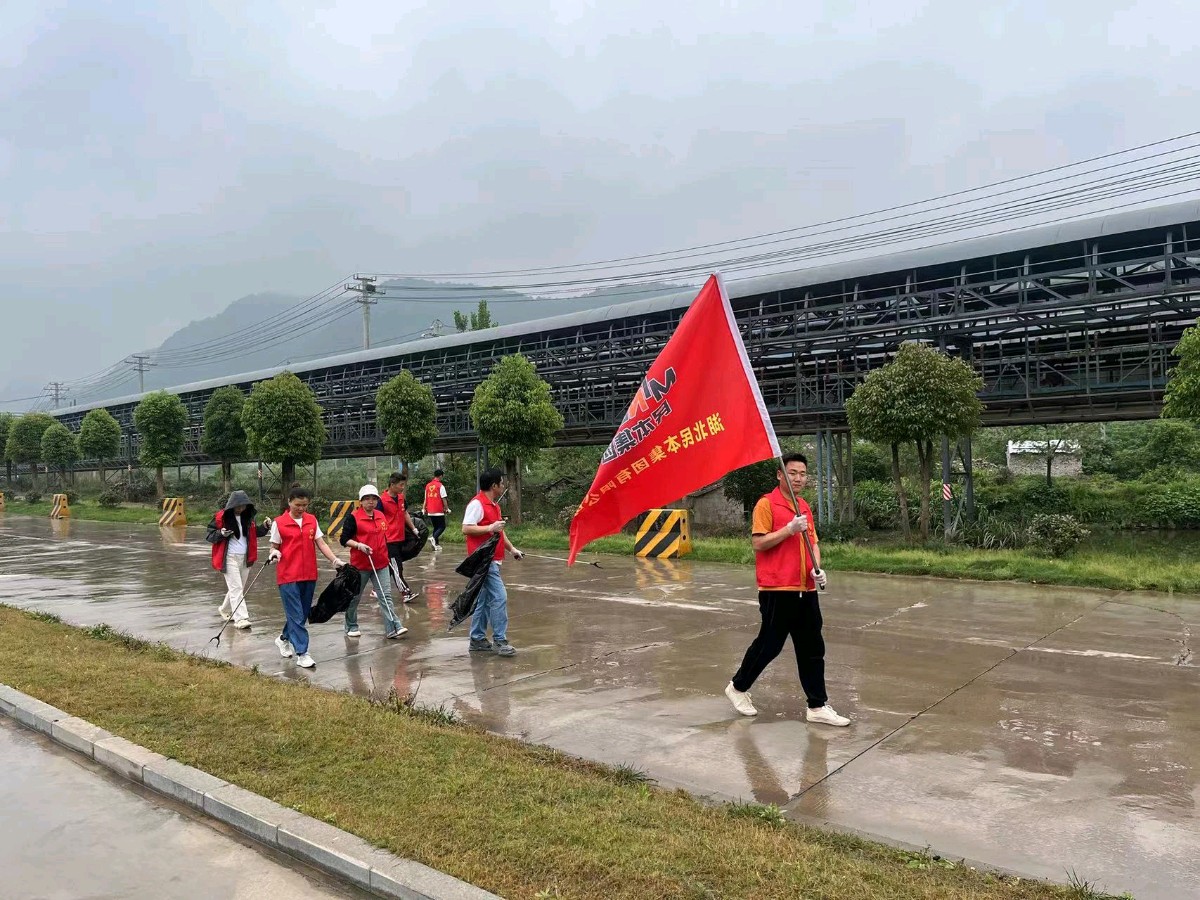 湖北民本集团红马甲保护长江生态环璄持续闪光（图2）