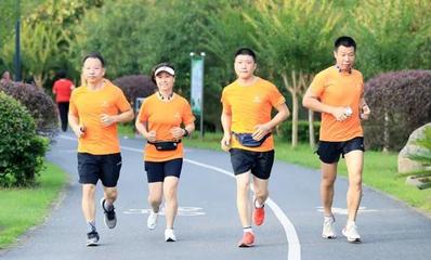 【小芹朗诵厅】相聚在起跑线 作者/楚风 主播/赵淑芹（图6）