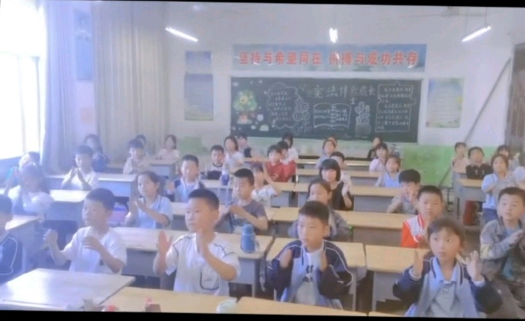 魏泽奇的《观二三班延时课手势舞》