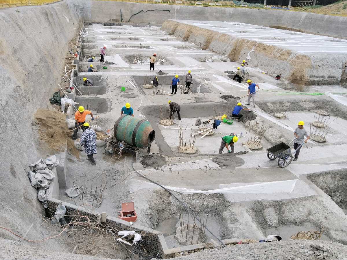农民工自驾轿车赴工地，彰显新时代风采（图2）
