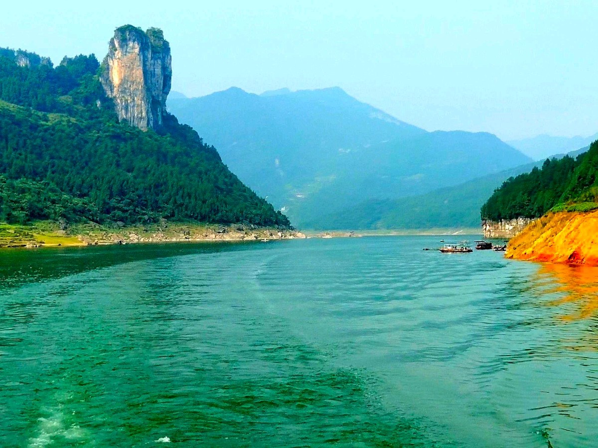 请欣赏何霖生老师的佳作【七律·长阳清江画廊】新韵/朗诵:灵云（图3）