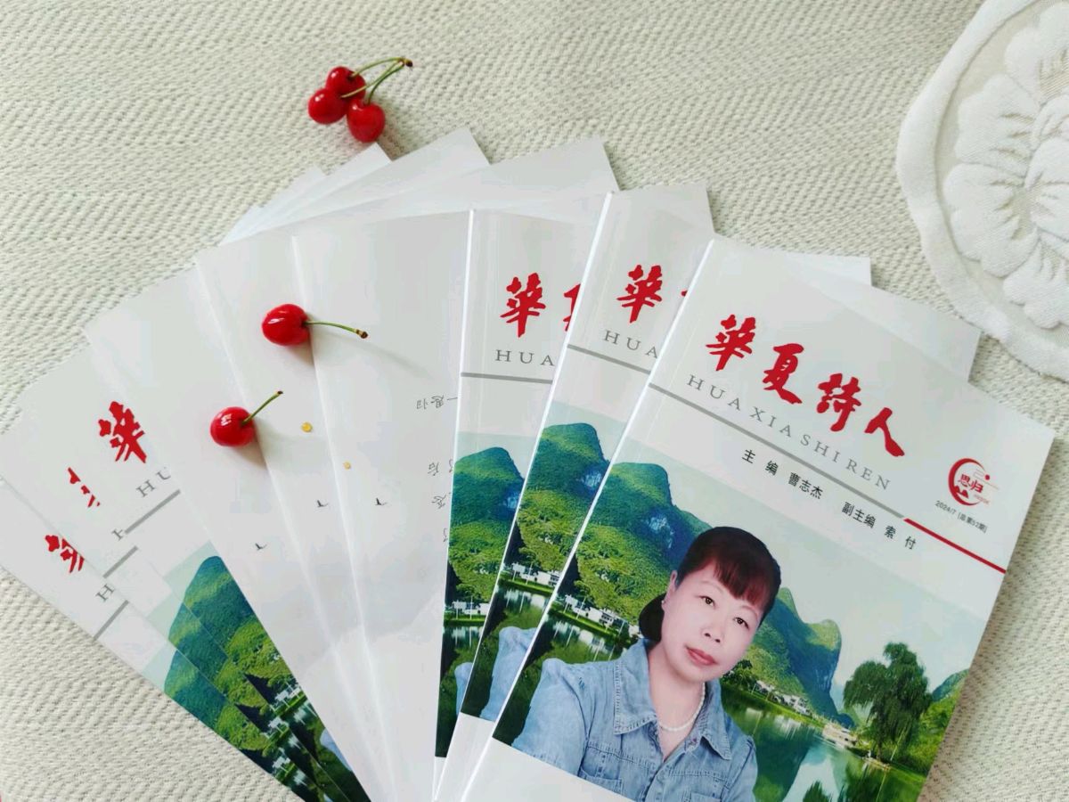 重磅消息，最新书讯，欢迎围观。思归客系列丛书《华夏诗人》开始快递，请朋友们注意查收。民族诗魂火热征稿，请朋友们踊跃投稿支持思归客！（图2）