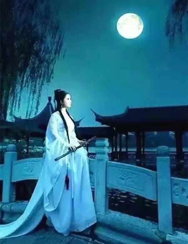 ［佳作欣赏］静夜思//文/走自己的路