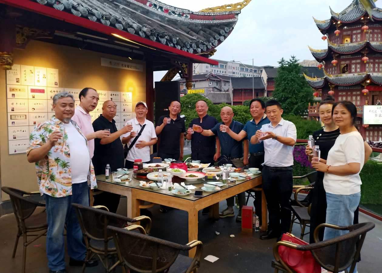 朗诵艺术家舒昭玉朗诵黑马建雄作品《聚会》，参加邓代昆、牛放、张勤涛三位书法家的书法展！（图4）