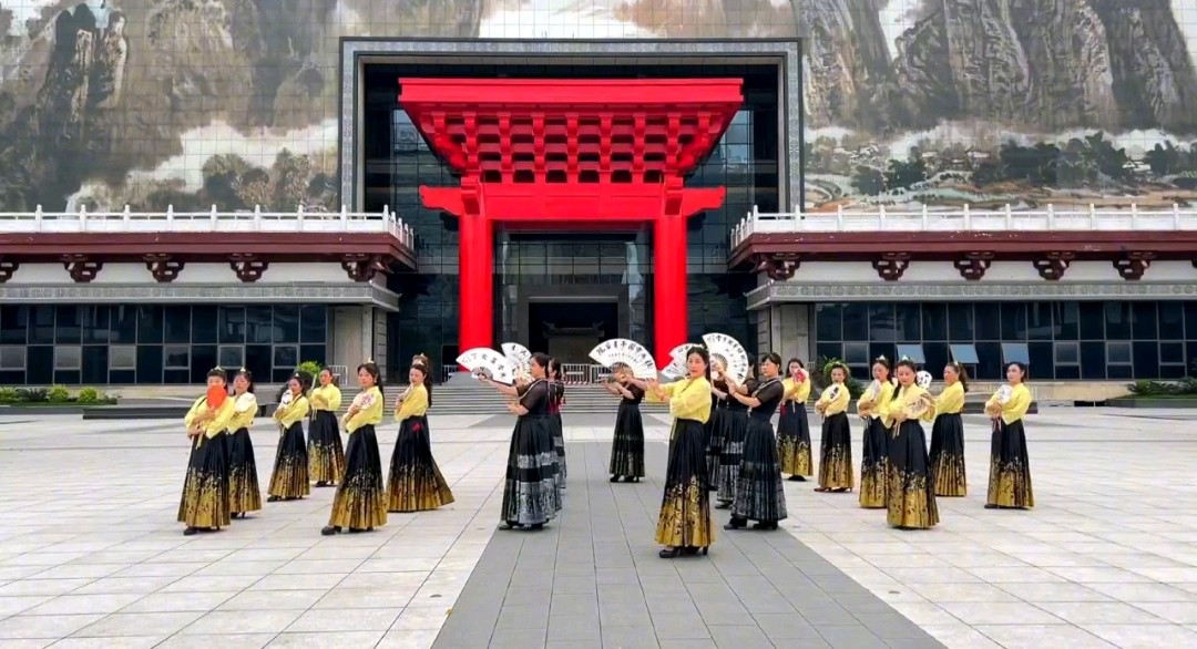 传统优秀文化艺术模特走秀千年桂林∥中国桂林都市漓江诗书画社微刊总（第161期）（图14）