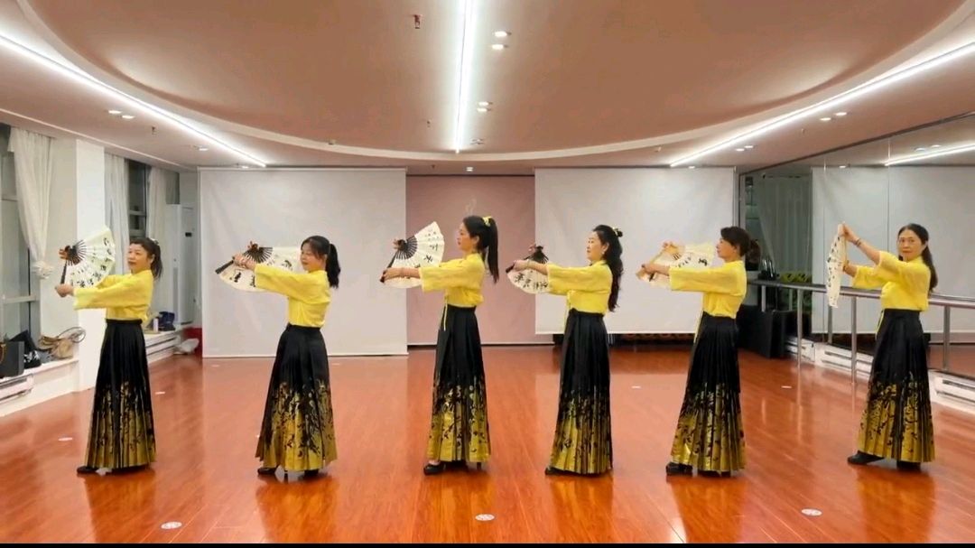 传统优秀文化艺术模特走秀千年桂林∥中国桂林都市漓江诗书画社微刊总（第161期）（图19）
