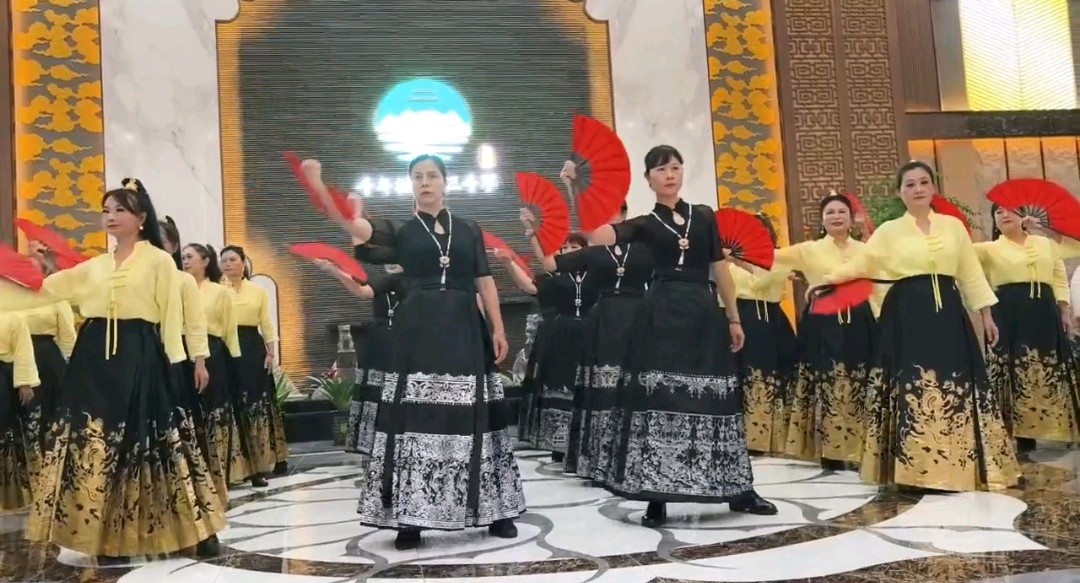 传统优秀文化艺术模特走秀千年桂林∥中国桂林都市漓江诗书画社微刊总（第161期）（图21）