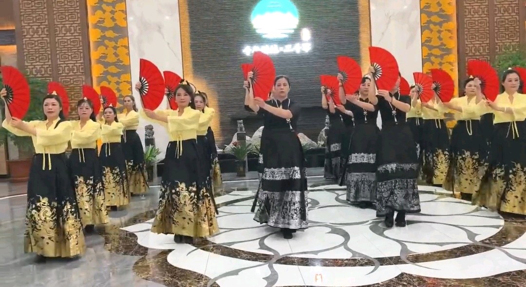 传统优秀文化艺术模特走秀千年桂林∥中国桂林都市漓江诗书画社微刊总（第161期）（图22）