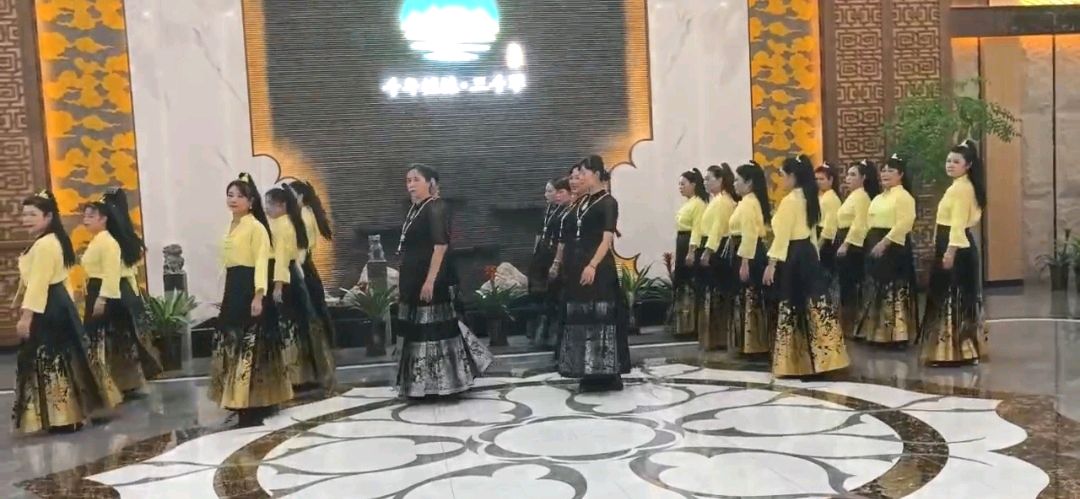 传统优秀文化艺术模特走秀千年桂林∥中国桂林都市漓江诗书画社微刊总(第161期)(图23)