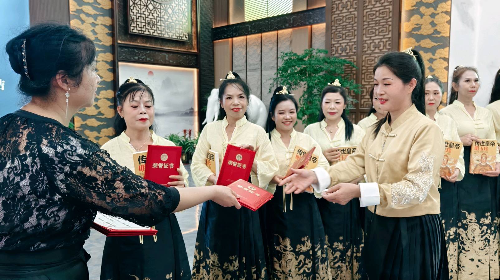 传统优秀文化艺术模特走秀千年桂林∥中国桂林都市漓江诗书画社微刊总（第161期）（图29）