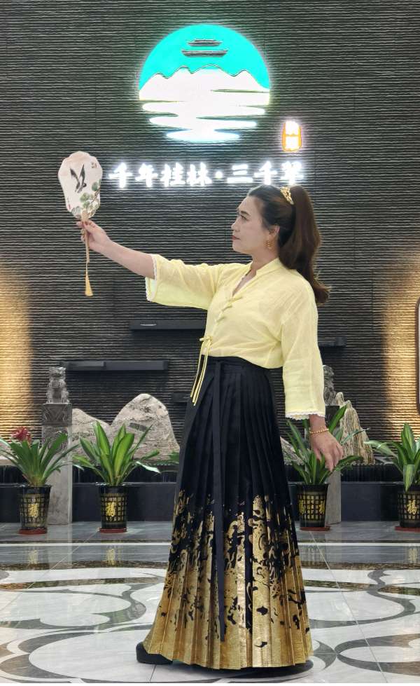 传统优秀文化艺术模特走秀千年桂林∥中国桂林都市漓江诗书画社微刊总（第161期）（图34）