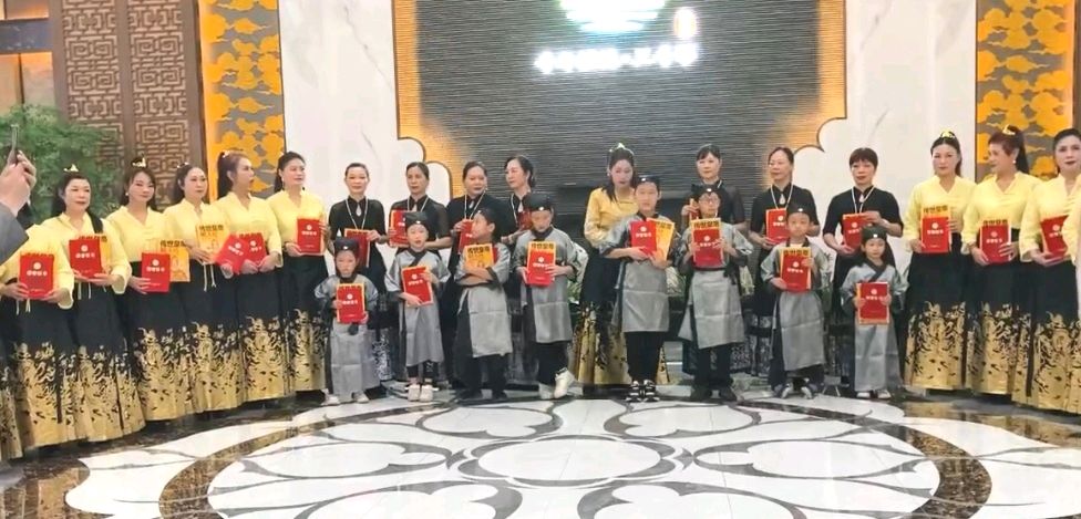 传统优秀文化艺术模特走秀千年桂林∥中国桂林都市漓江诗书画社微刊总（第161期）（图37）