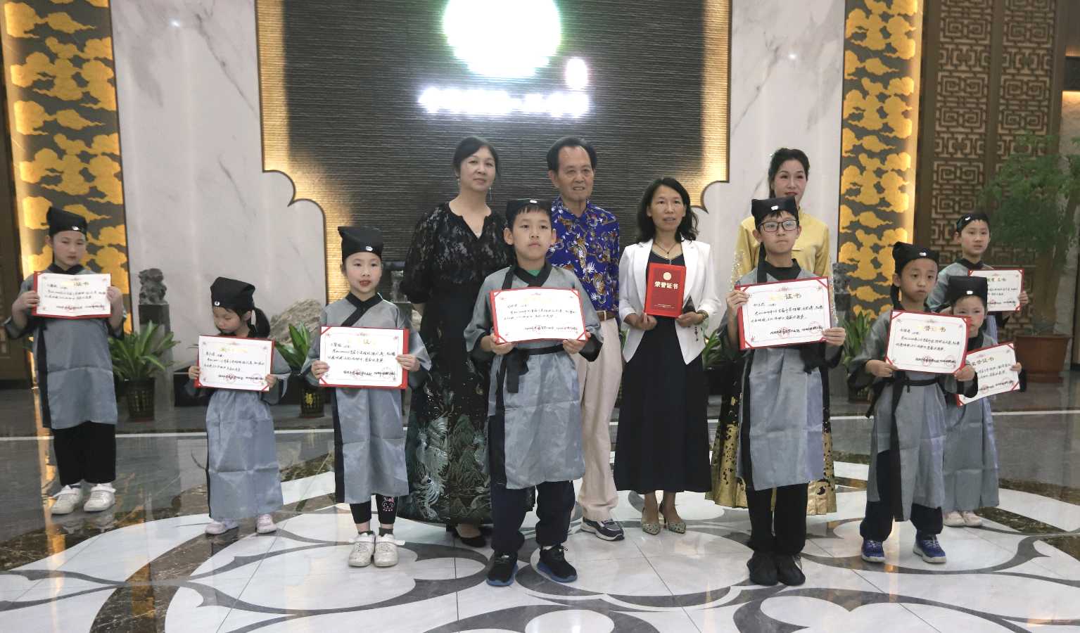 传统优秀文化艺术模特走秀千年桂林∥中国桂林都市漓江诗书画社微刊总（第161期）（图40）