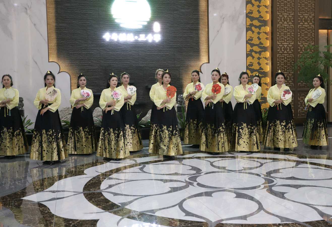 传统优秀文化艺术模特走秀千年桂林∥中国桂林都市漓江诗书画社微刊总（第161期）（图42）