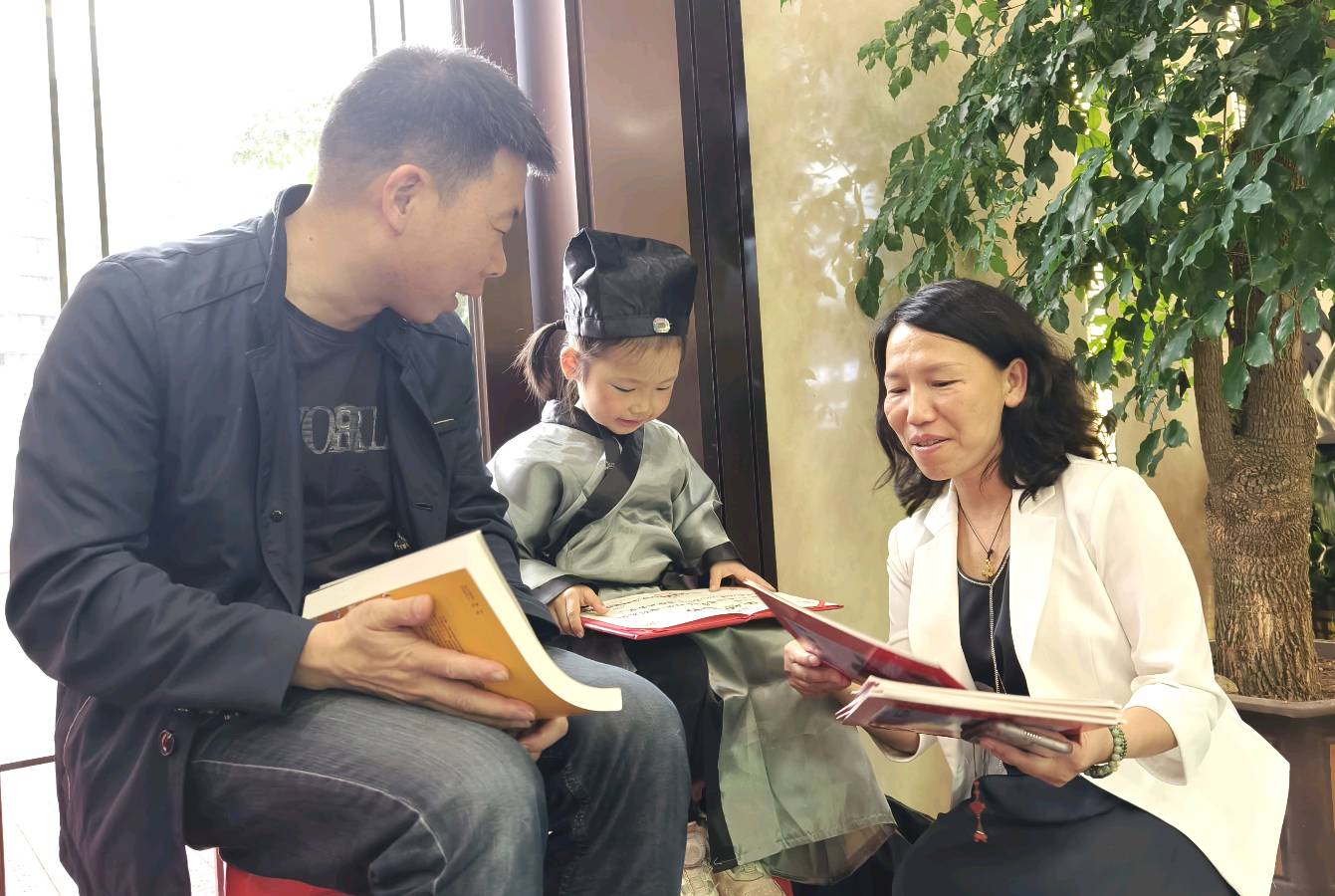 传统优秀文化艺术模特走秀千年桂林∥中国桂林都市漓江诗书画社微刊总（第161期）（图56）