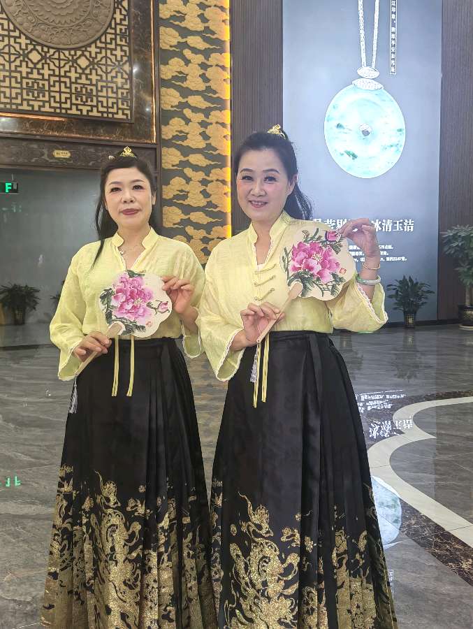 传统优秀文化艺术模特走秀千年桂林∥中国桂林都市漓江诗书画社微刊总（第161期）（图52）