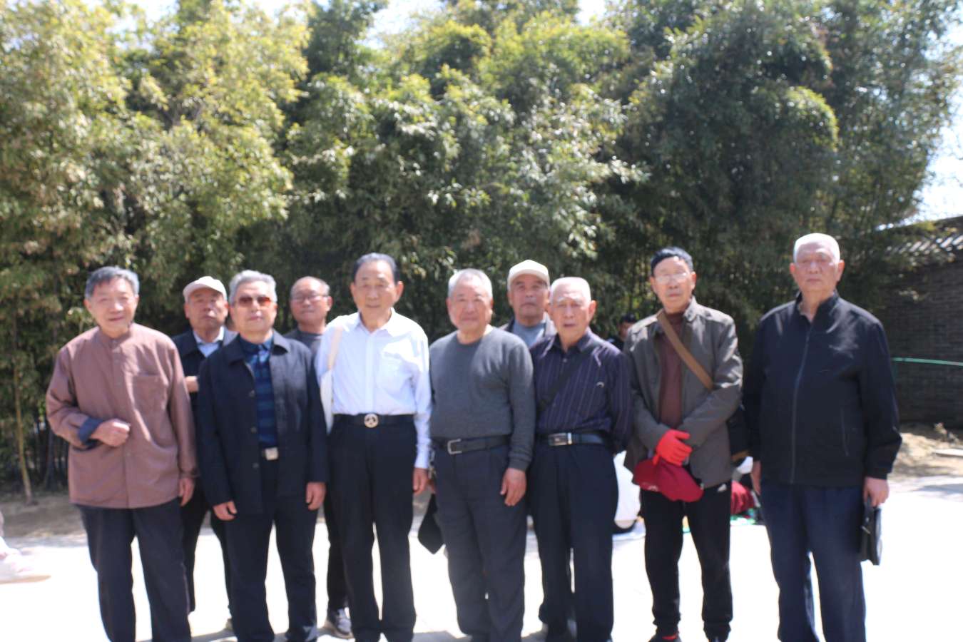 《中华头条北京版》恭贺郸城县老年大学县医院分校〖火红五月歌舞会〗圆滿成功！县诗联会部分诗人组诗总第14期主编：张新成 主播：海河儿女（图20）