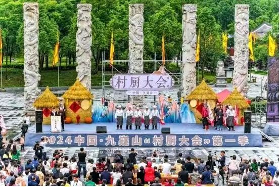 作者：李德弟《七律.瞧，中国九嶷山“村厨大会”》10043期~新京都文艺（图4）