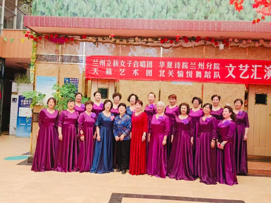 【英国文学】精品朗诵《火红的五月》作者｜秋实、朗诵｜薇薇、荐稿｜贝蒂（图3）