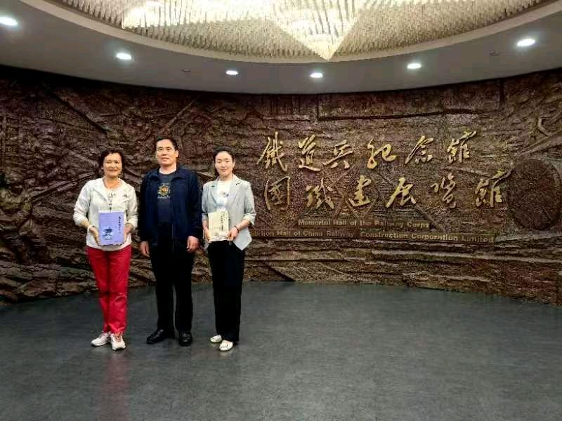 作者：马庆武《七律 · 贺<铁流诗词三百首＞》10073期~新京都文艺（图2）