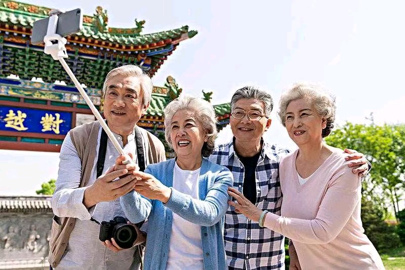 藏头诗:老人晚年更美好文/王俊杰(天津)（图3）