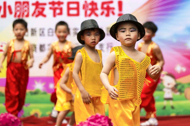 【荣耀中国】 七律.儿童节感怀 文／胡秉方（内蒙）（图2）