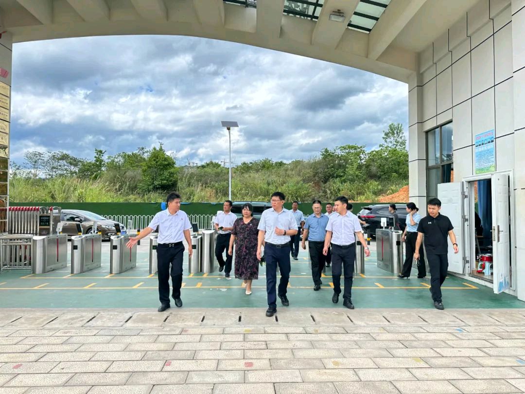 【允美教育集团】勐腊县委书记张世影率队到允美教育集团成员校勐腊校区进行调研