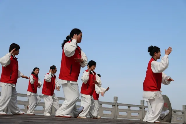 【六一美诗赏析】为乡友拳剑队 六一活动颂 文/吴芳华（图2）