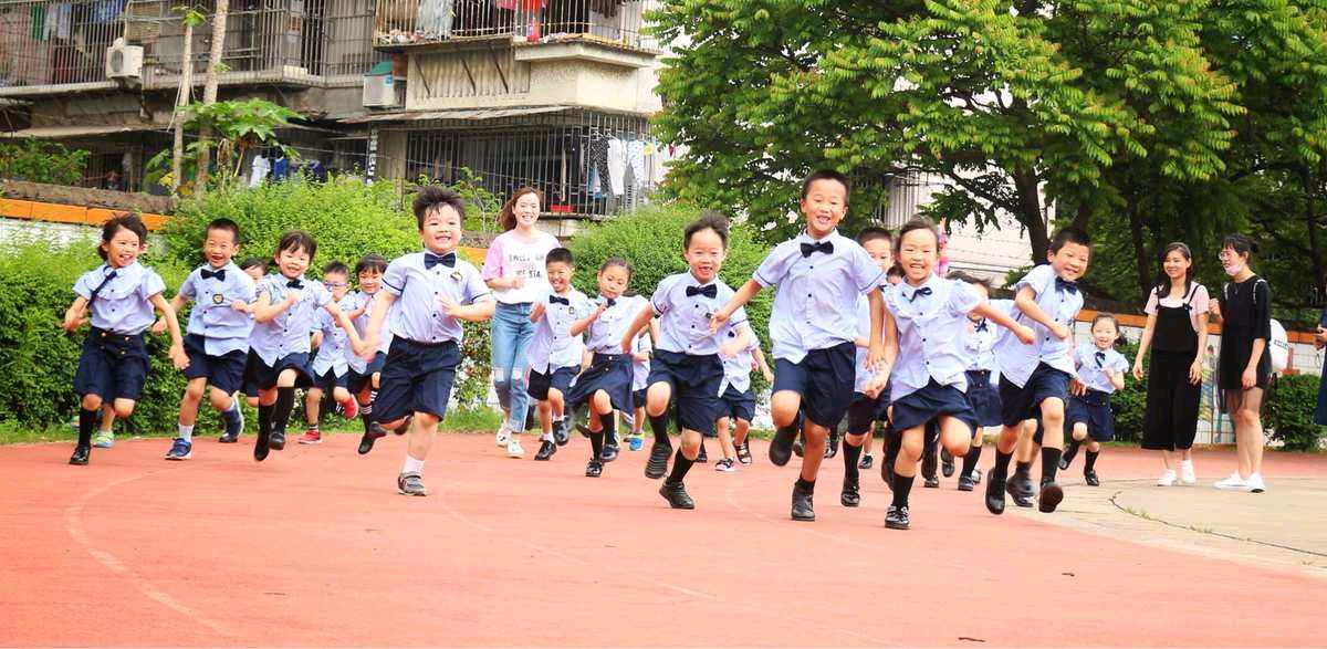 【新山东文学社】《灿烂的岁月(外一首)》作者/张文华 主播/苏宁(图13)