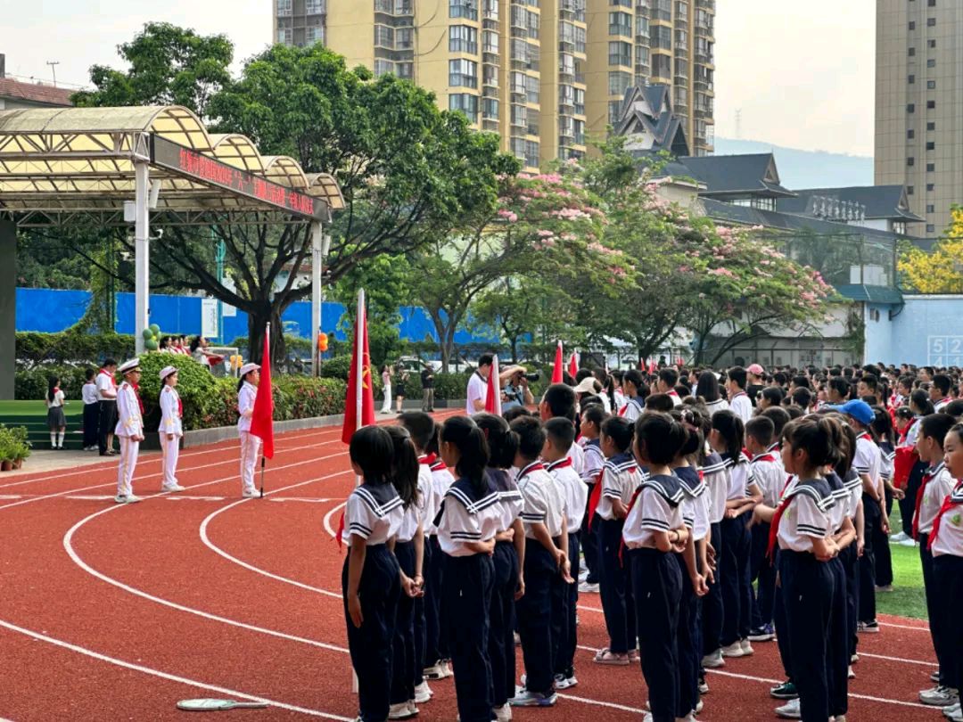 【允美教育】“红领巾 爱祖国”——西双版纳州允景洪小学示范性入队仪式暨少先队主题队日活动(图6)