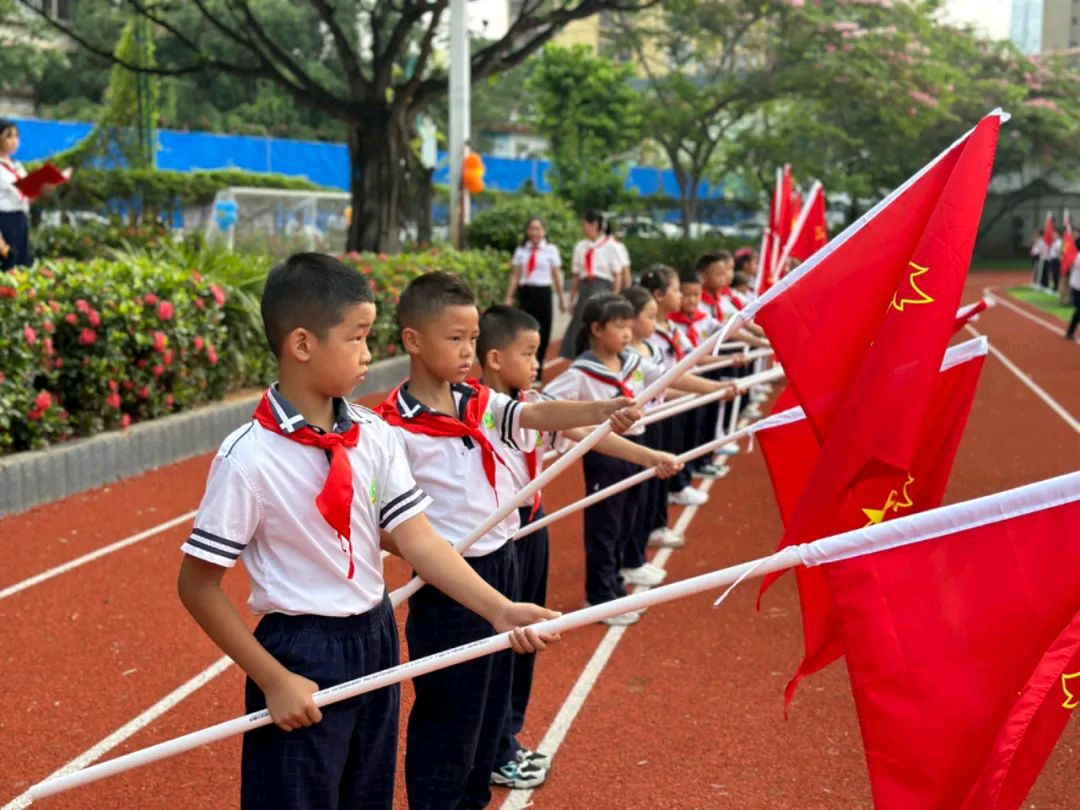 【允美教育】“红领巾 爱祖国”——西双版纳州允景洪小学示范性入队仪式暨少先队主题队日活动(图18)