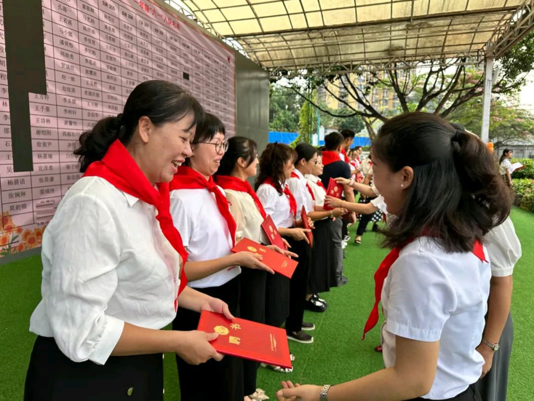 【允美教育】“红领巾 爱祖国”——西双版纳州允景洪小学示范性入队仪式暨少先队主题队日活动（图21）