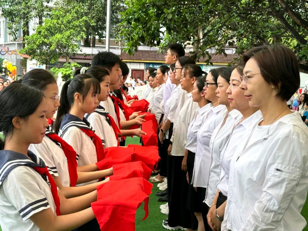 【允美教育】“红领巾 爱祖国”——西双版纳州允景洪小学示范性入队仪式暨少先队主题队日活动（图20）