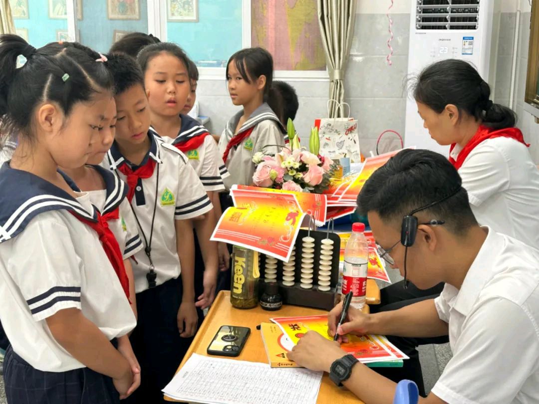 【允美教育】“红领巾 爱祖国”——西双版纳州允景洪小学示范性入队仪式暨少先队主题队日活动（图36）