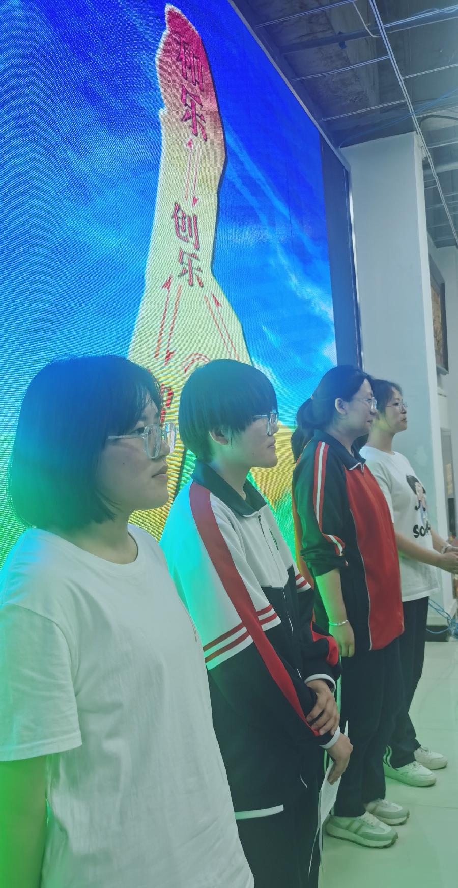 鄂托克旗一中学高快作文之星（1）庞欣宇：复兴中的中国（图3）