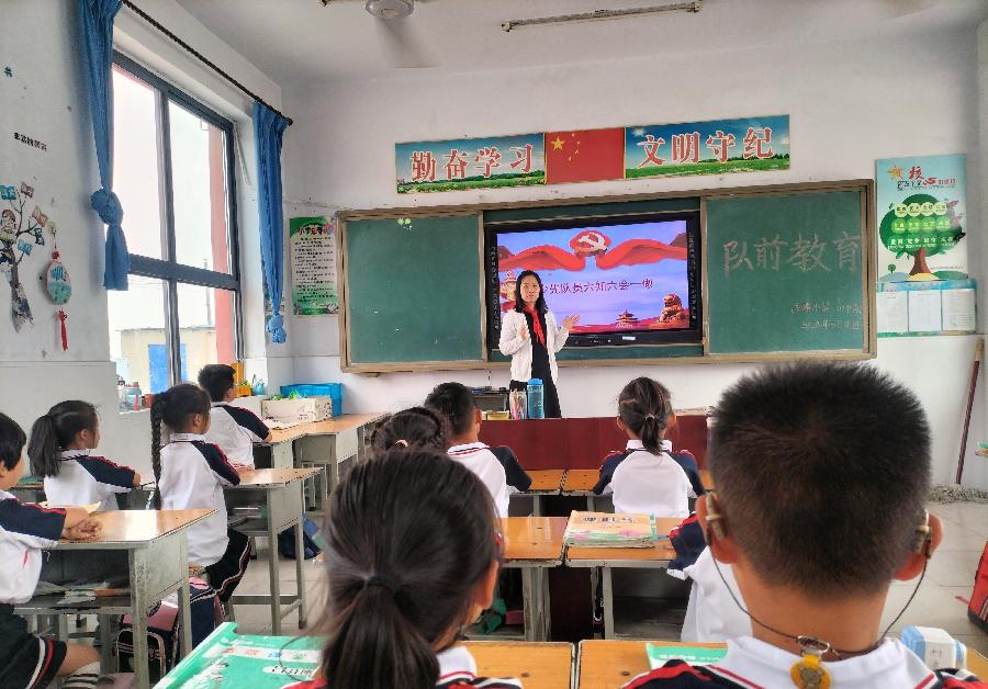 白佛小学“红领巾爱祖国”一年级入队仪式