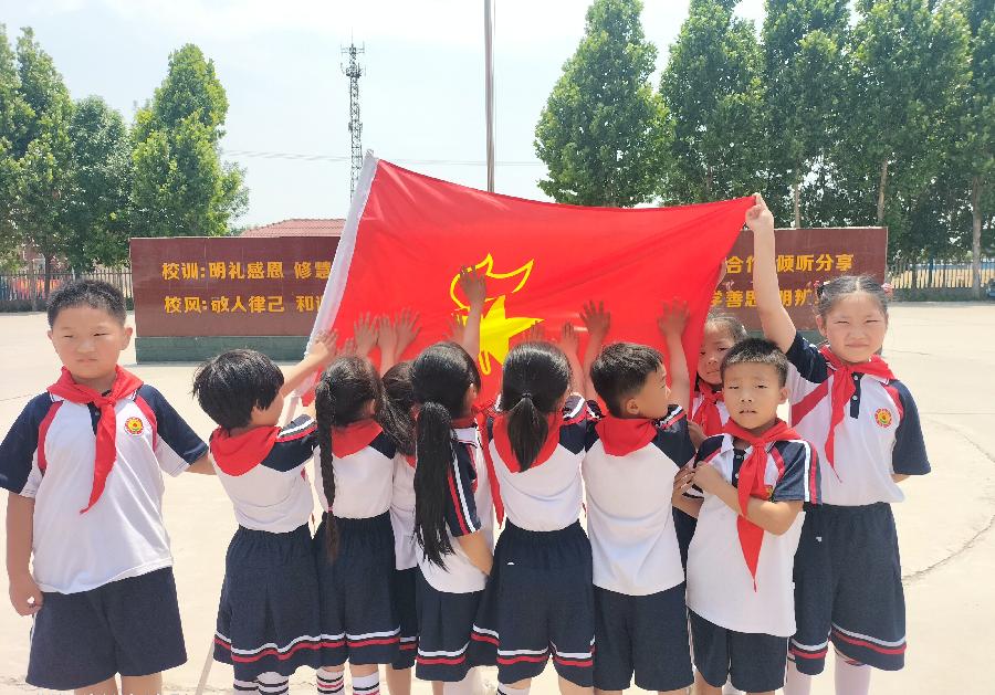 白佛小学“红领巾爱祖国”一年级入队仪式（图13）