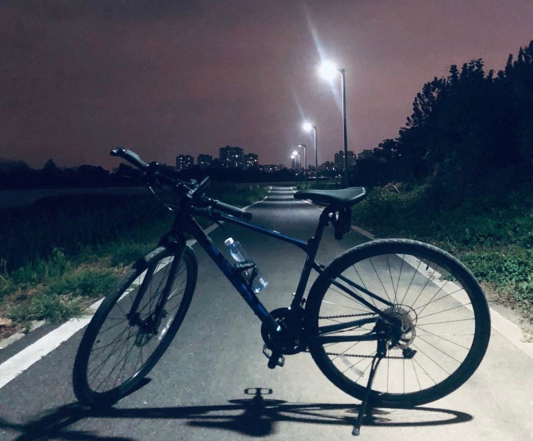 【新诗大观】写给月亮||作者：梁地球