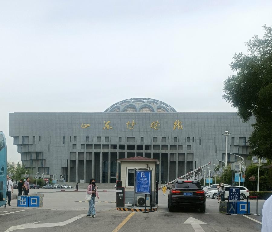 肥城市文联、肥城市美协组织会员观摩学习第十四届全国美展山东作品展（图2）