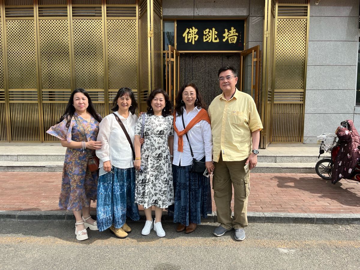 相聚青城，探讨中美诗歌文化-【美国头条】天下诗歌联盟【世界诗人名人展】（特刊）（图36）