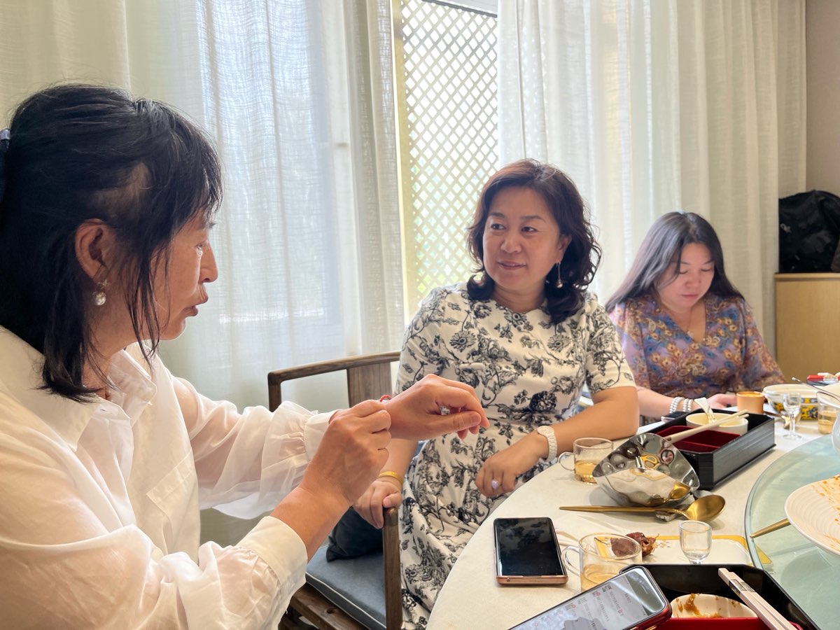 相聚青城，探讨中美诗歌文化-【美国头条】天下诗歌联盟【世界诗人名人展】（特刊）（图39）