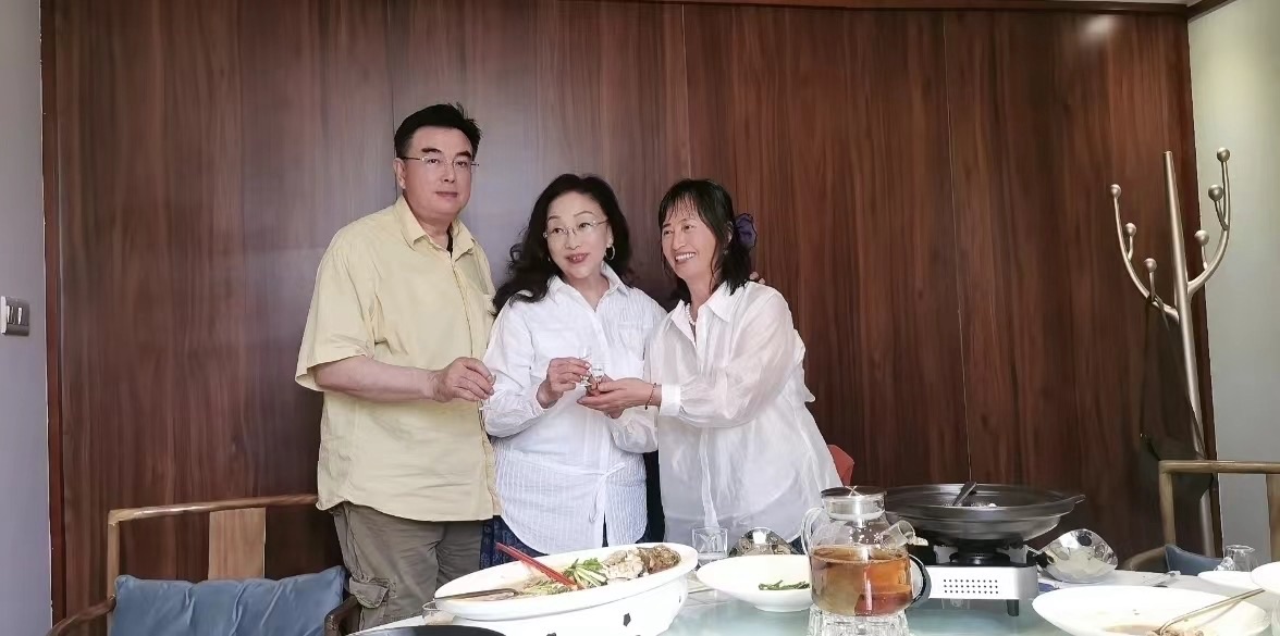 相聚青城，探讨中美诗歌文化-【美国头条】天下诗歌联盟【世界诗人名人展】（特刊）（图47）
