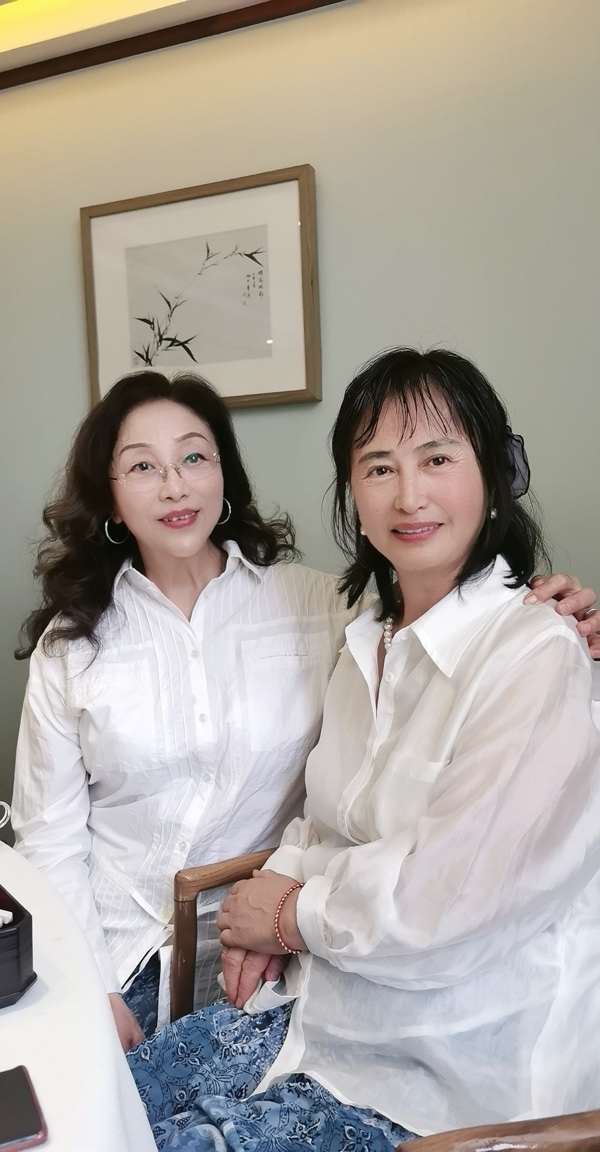 相聚青城，探讨中美诗歌文化-【美国头条】天下诗歌联盟【世界诗人名人展】（特刊）（图53）