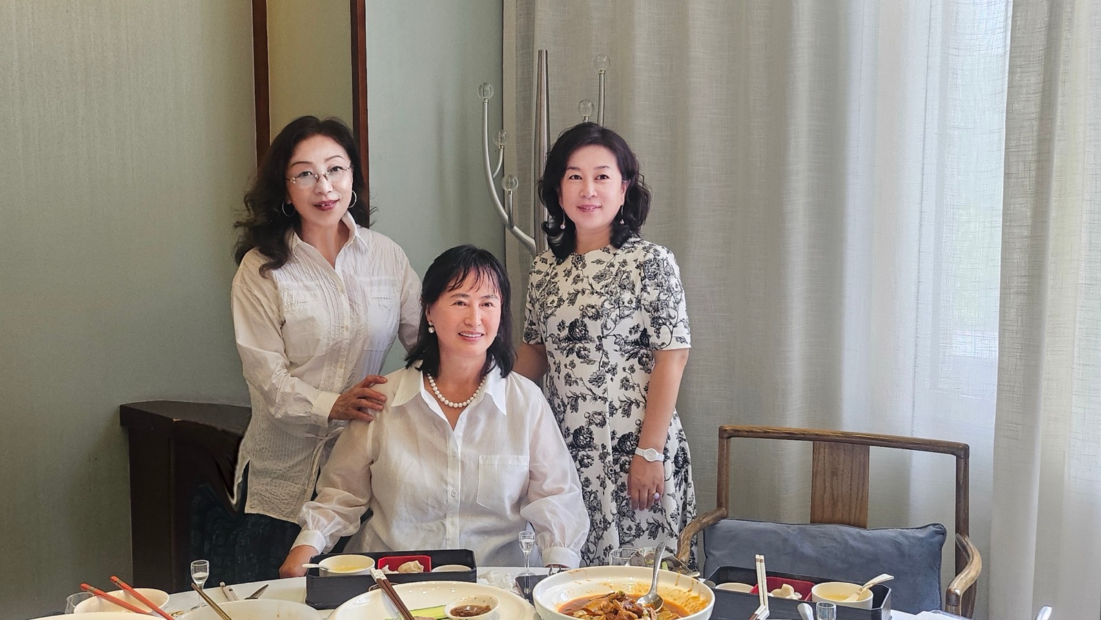 相聚青城，探讨中美诗歌文化-【美国头条】天下诗歌联盟【世界诗人名人展】（特刊）（图60）