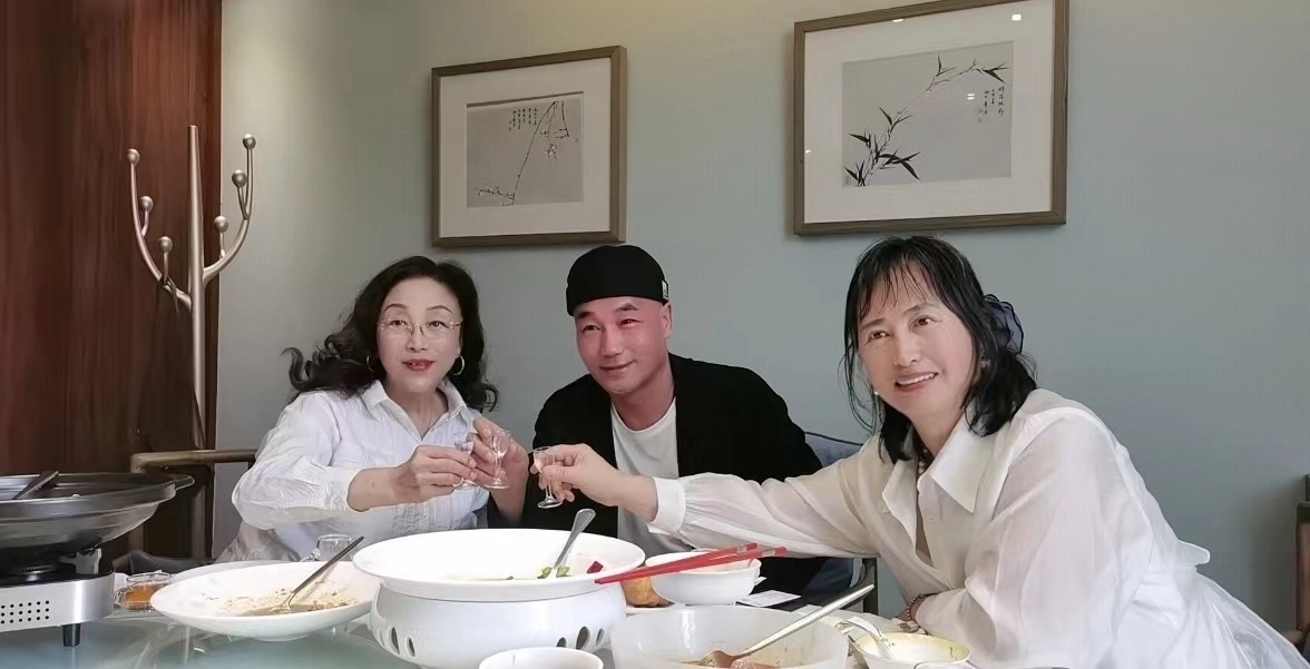 相聚青城，探讨中美诗歌文化-【美国头条】天下诗歌联盟【世界诗人名人展】（特刊）（图63）