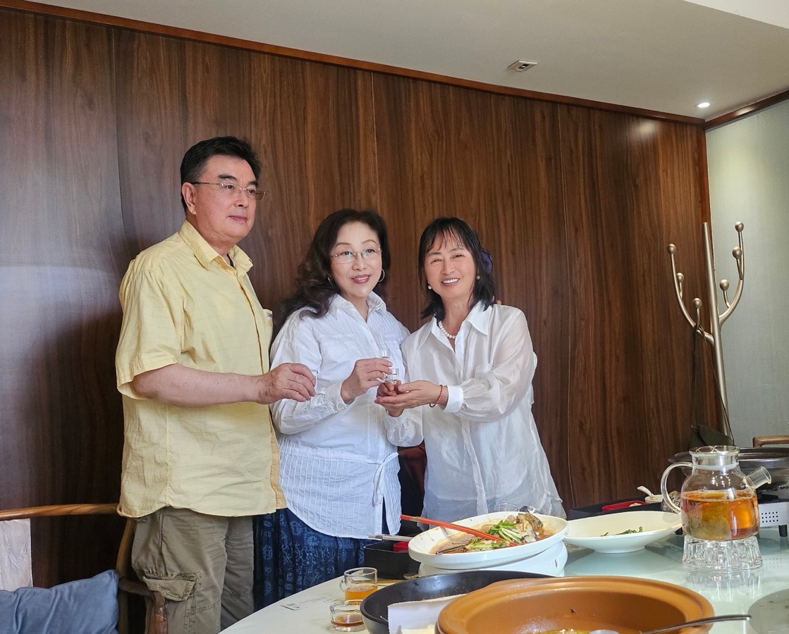 相聚青城，探讨中美诗歌文化-【美国头条】天下诗歌联盟【世界诗人名人展】（特刊）（图62）