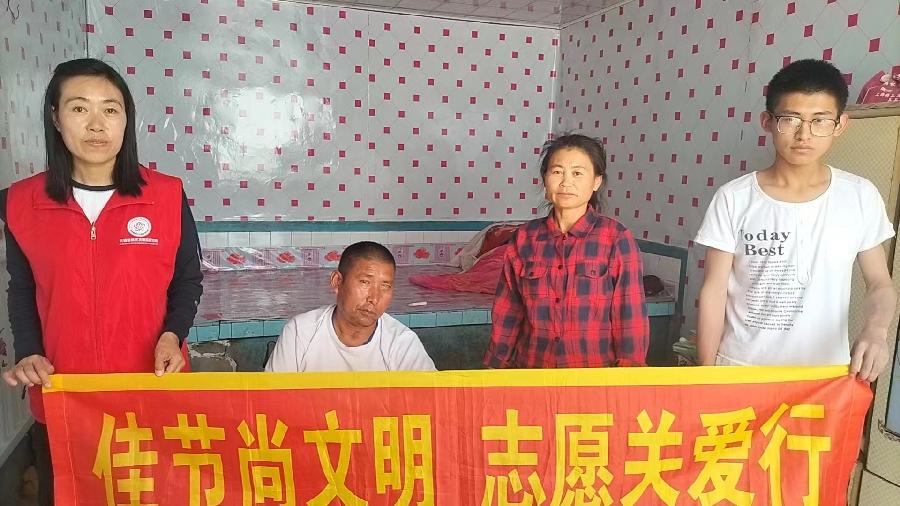 “佳节尚文明 志愿关爱行”文/王义新 艾 雪 江其田