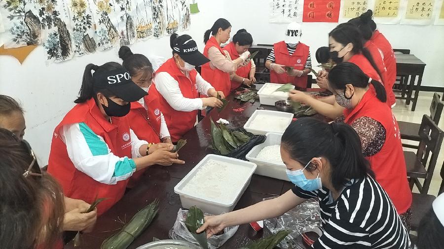 “佳节尚文明 志愿关爱行”文/王义新 艾 雪 江其田（图3）